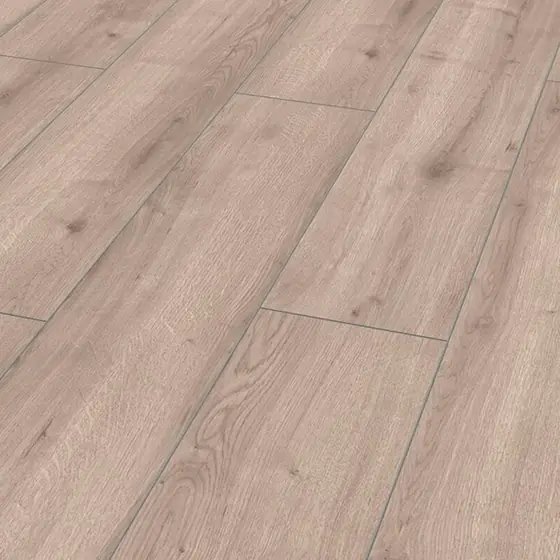 Piso laminado Suite Luxor Oak Silver, tono gris